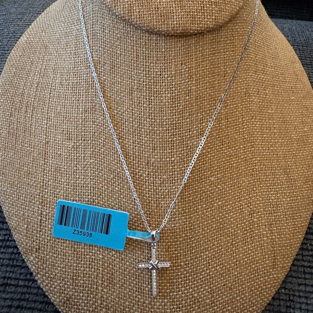 Solid Sterling Silver VVSD Moissanite Cross on 925 Italian Mariner Chain
